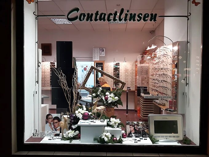 Schaufenster Contactlinsen im Ladengeschäft von Brillen-Wagner